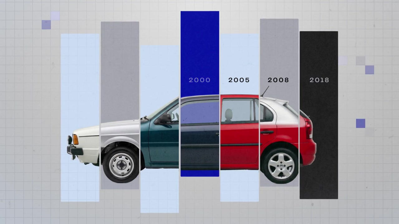 Automóvel formado por faixas de diferentes modelos Volkswagen, em cena do filme sobre reforma tributária.